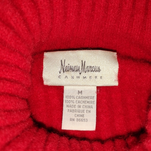 SOFT CASHMERE NEIMAN MARCUS TURTLE NECK - Picture 7 of 10
